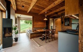Chalet Troadkostn mit finnischer Panoramasauna&Edelstahl Hot Tub